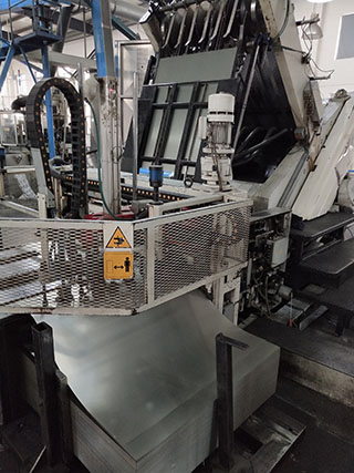 功力HZGL-1金屬雙張檢測器與上海紫泉瓶蓋沖壓機合作案例